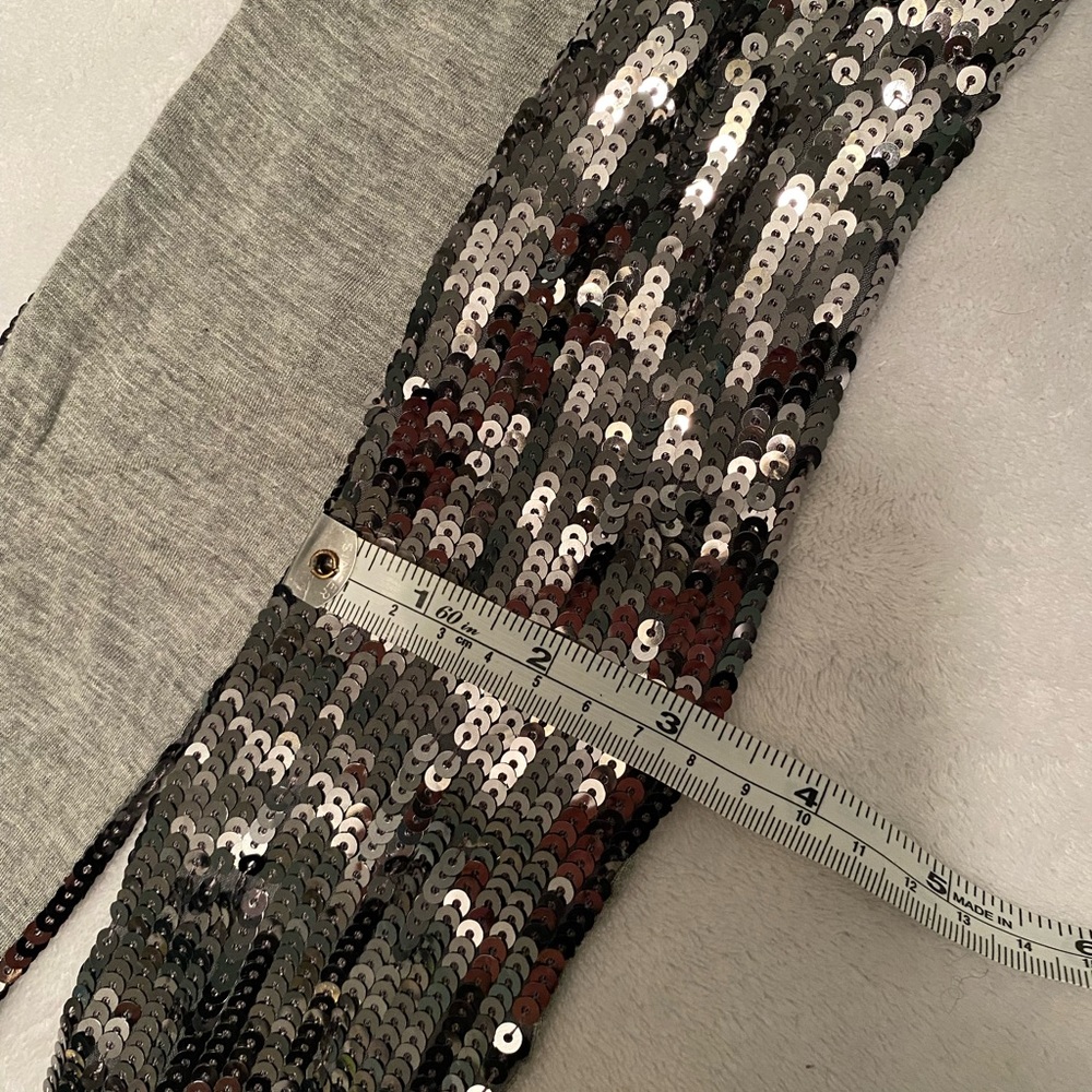Fun sequenced scarf - Picture 5 of 6